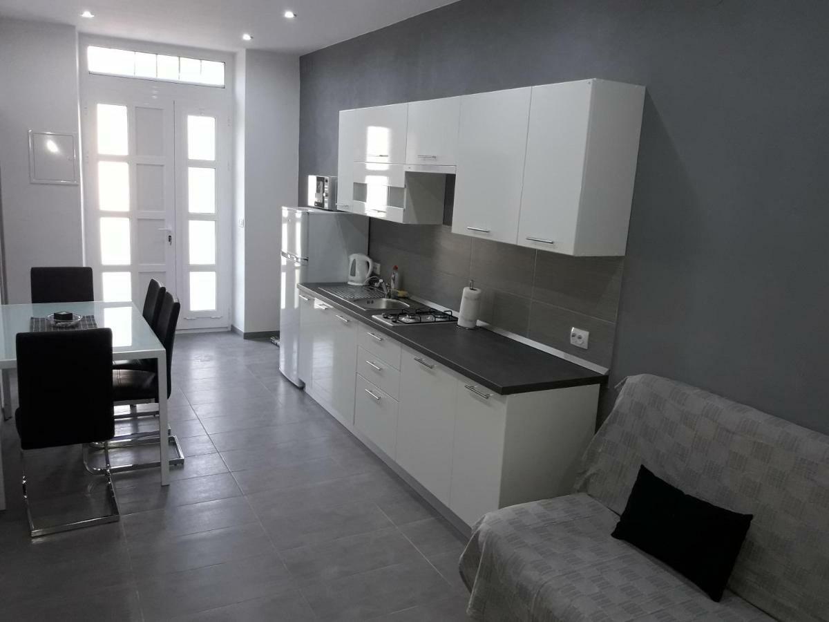 Apartments Vidulic มาลีโลชินจ์ ภายนอก รูปภาพ