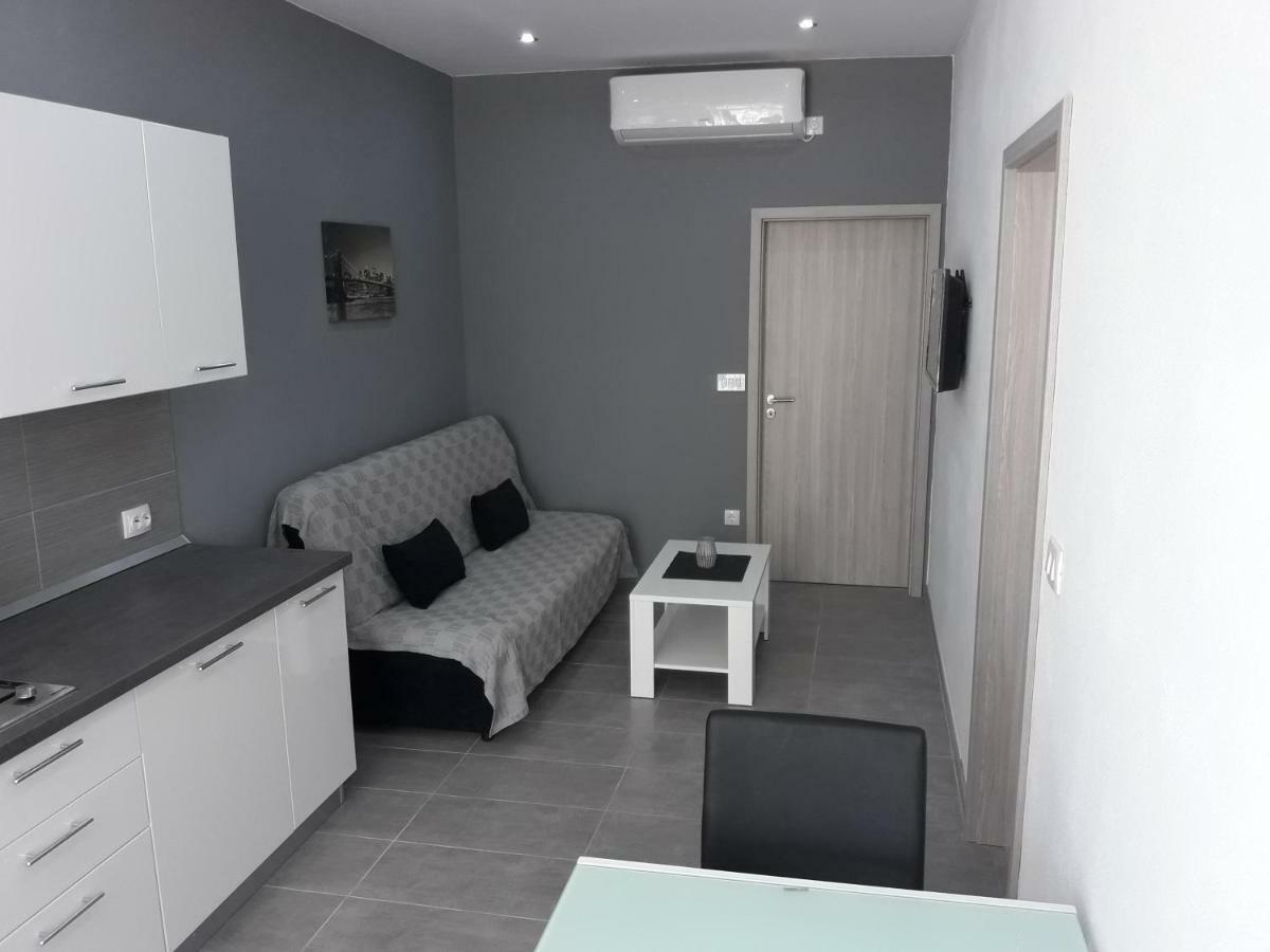Apartments Vidulic มาลีโลชินจ์ ภายนอก รูปภาพ